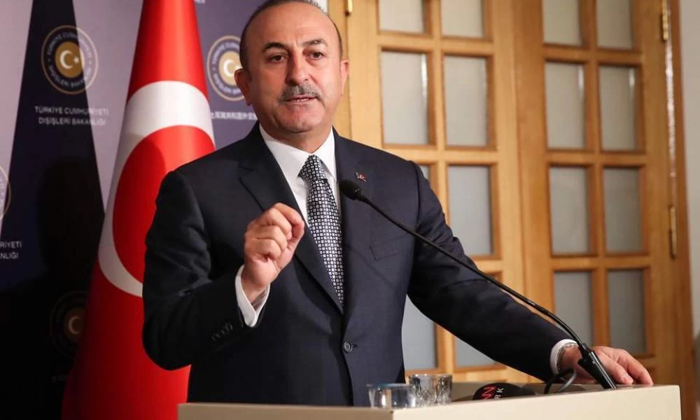 Μας εμπαίζει ο Τσαβούσογλου: "Η Τουρκία σέβεται τις σημαίες άλλων χωρών"